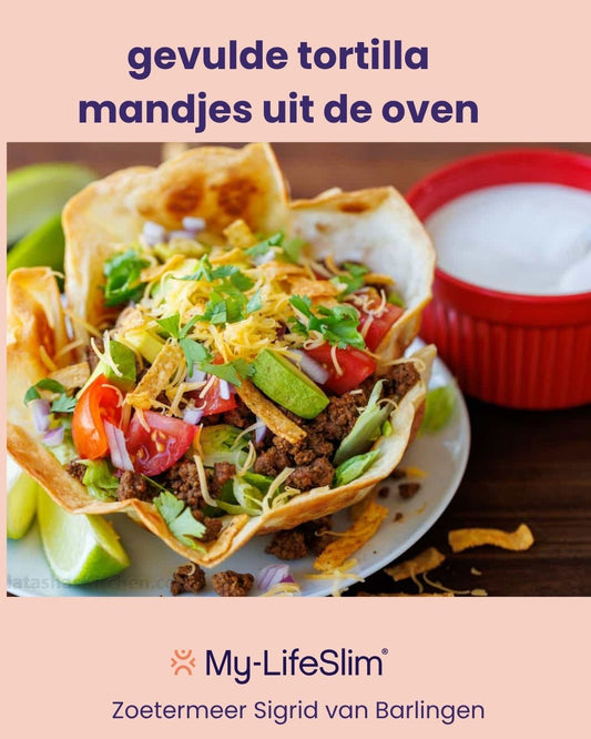 Gevulde tortilla mandjes uit de oven
